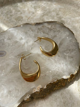 Load image into Gallery viewer, Lucy Twisted Half Hoop Earring Gold
