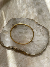 Load image into Gallery viewer, Amelia Oval Clip Bangle Gold