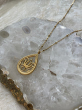 Load image into Gallery viewer, Lotus Necklace Gold