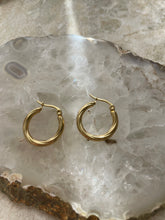 Load image into Gallery viewer, Chloe Twisted Hoop Earring Small Gold
