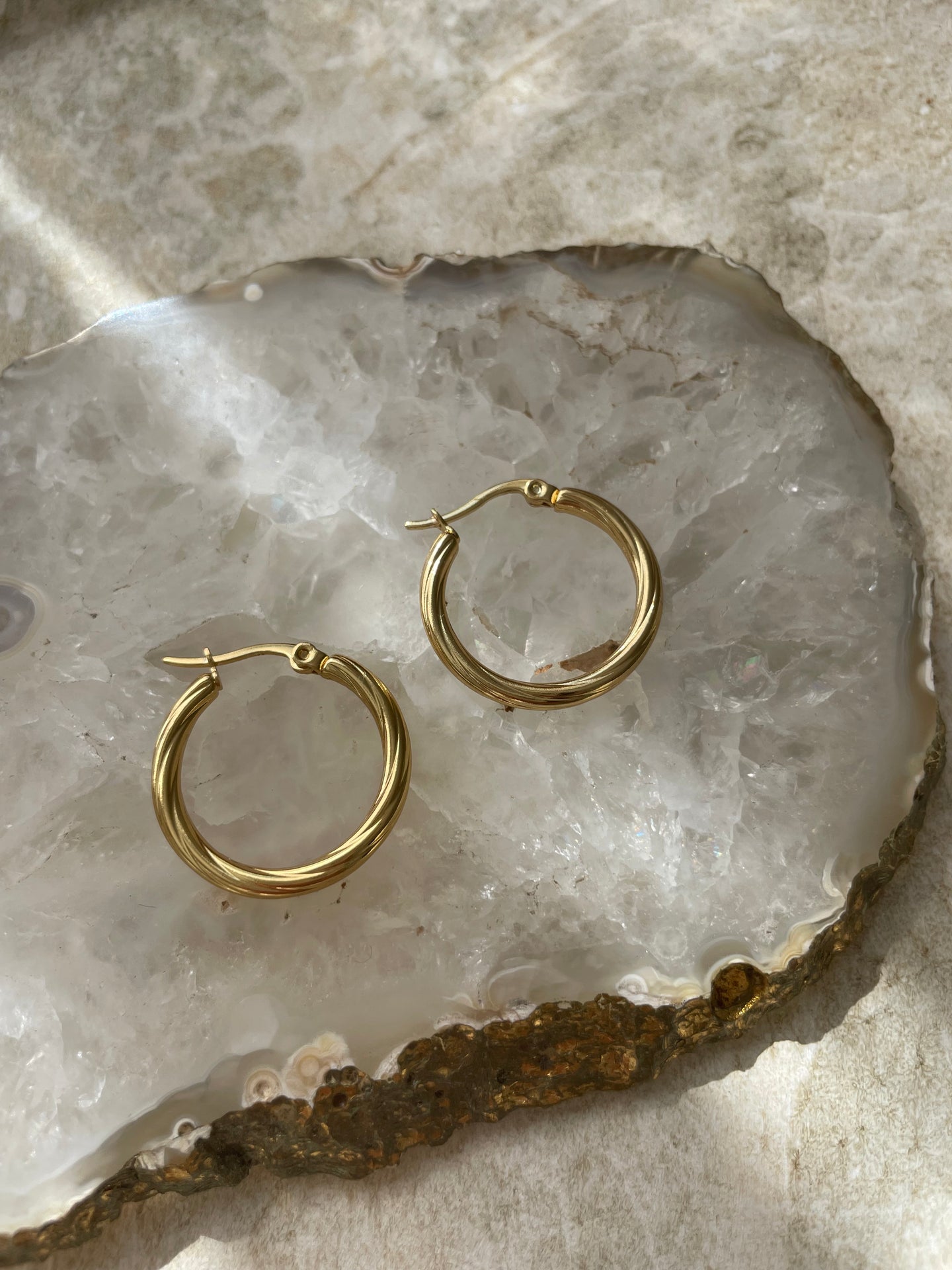 Chloe Twisted Hoop Earring Medium Gold