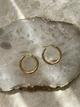 Load image into Gallery viewer, Chloe Twisted Hoop Earring Medium Gold
