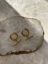 Load image into Gallery viewer, Ivy T Bar Hoop Earring Gold
