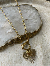 Load image into Gallery viewer, Heart Toggle Chain Necklace Gold
