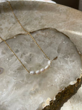 Load image into Gallery viewer, Liv Chain with Pearls Necklace Gold
