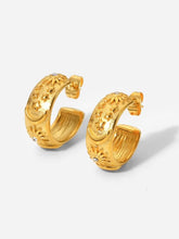 Load image into Gallery viewer, Stella hoop Earring Gold
