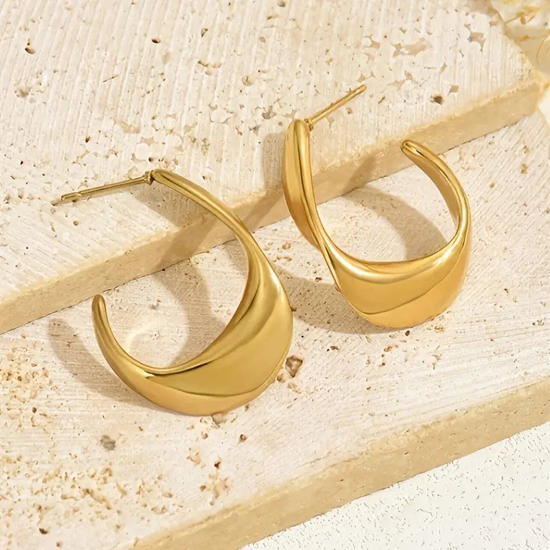 Lucy Twisted Half Hoop Earring Gold
